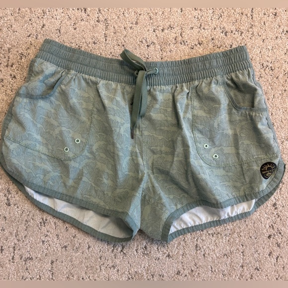 United By Blue S EUC Green board/Athletic Shorts - Picture 2 of 10